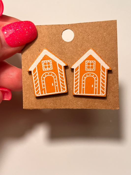 Wooden gingerbread post earrings